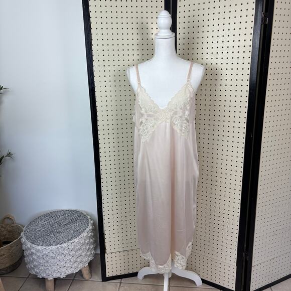 Vintage Vanity Fair Soft Pink Nightgown Slip Dress Plus 2XL / 42 Feminine - Picture 1 of 8
